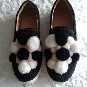 UGG WOMAN SHOSE  SIZE  11